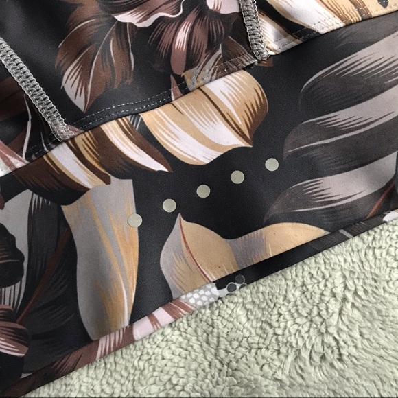 Stronger The Label Freedom Floral Hawaiian Crop - Picture 8 of 11